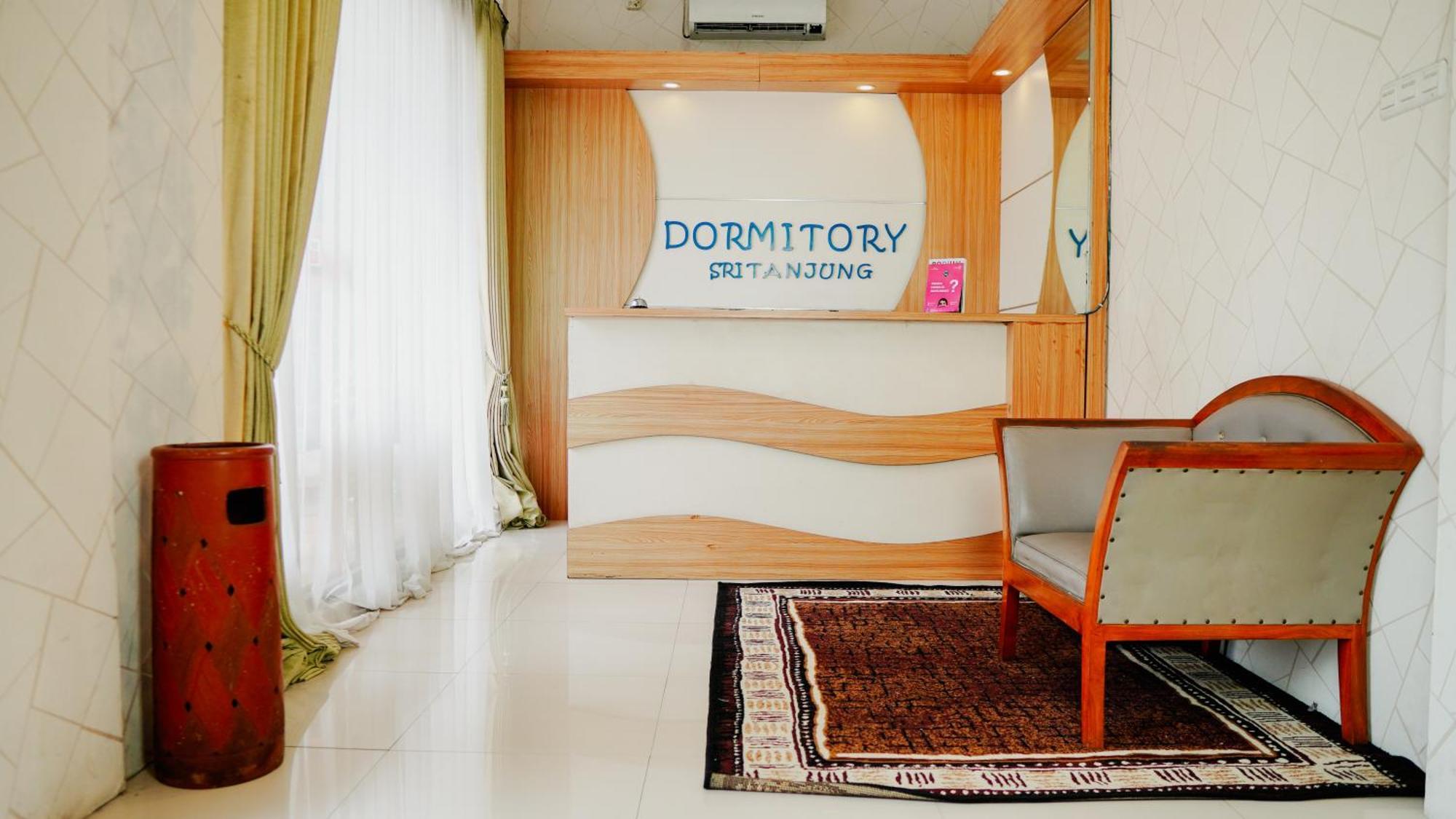 Dormitory Tourism Sritanjung Banyuwangi By Gajahsora Management Exterior photo