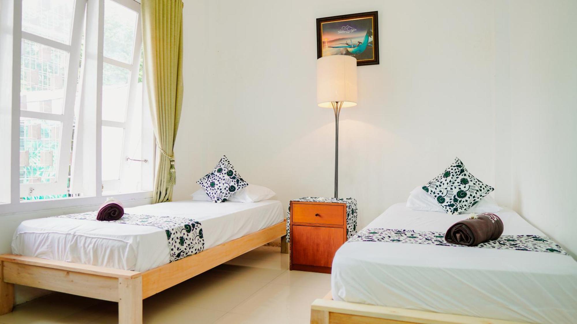 Dormitory Tourism Sritanjung Banyuwangi By Gajahsora Management Exterior photo